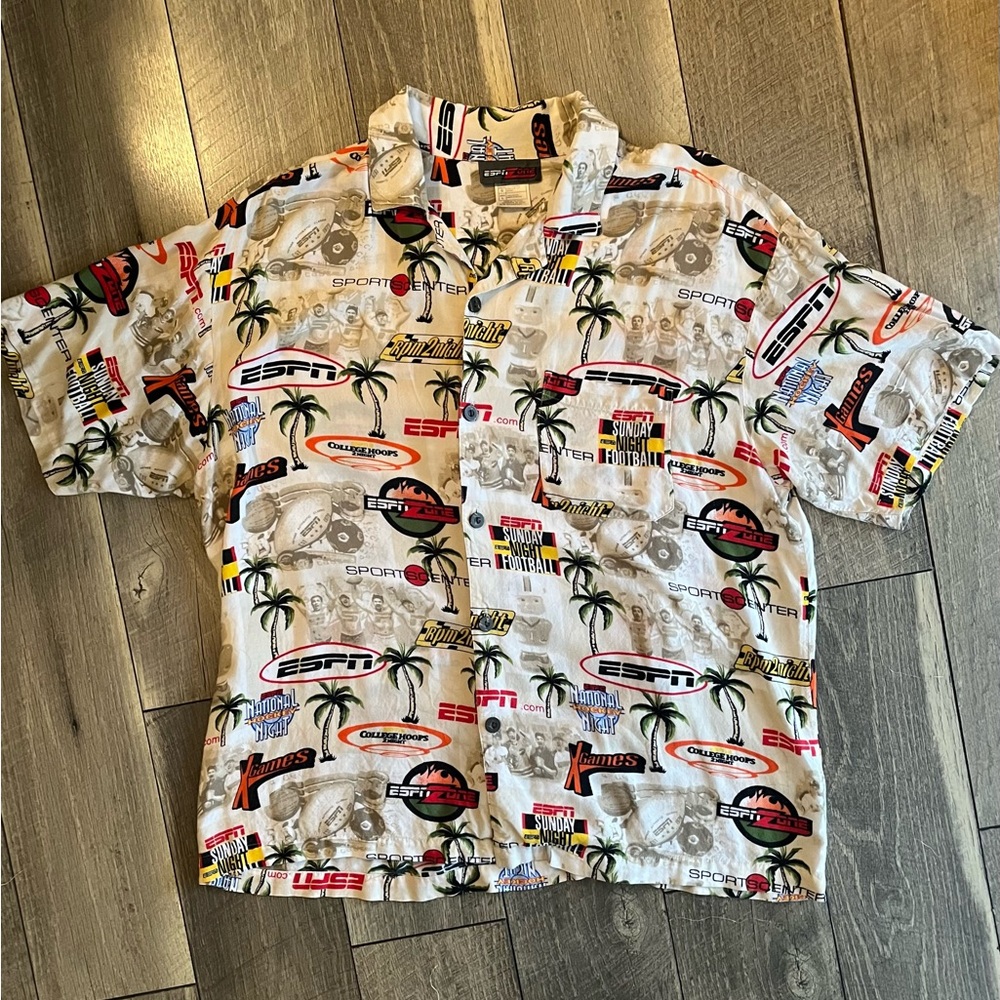 🏈ESPN ZONE Men’s Button down Collared Shirt Size Large